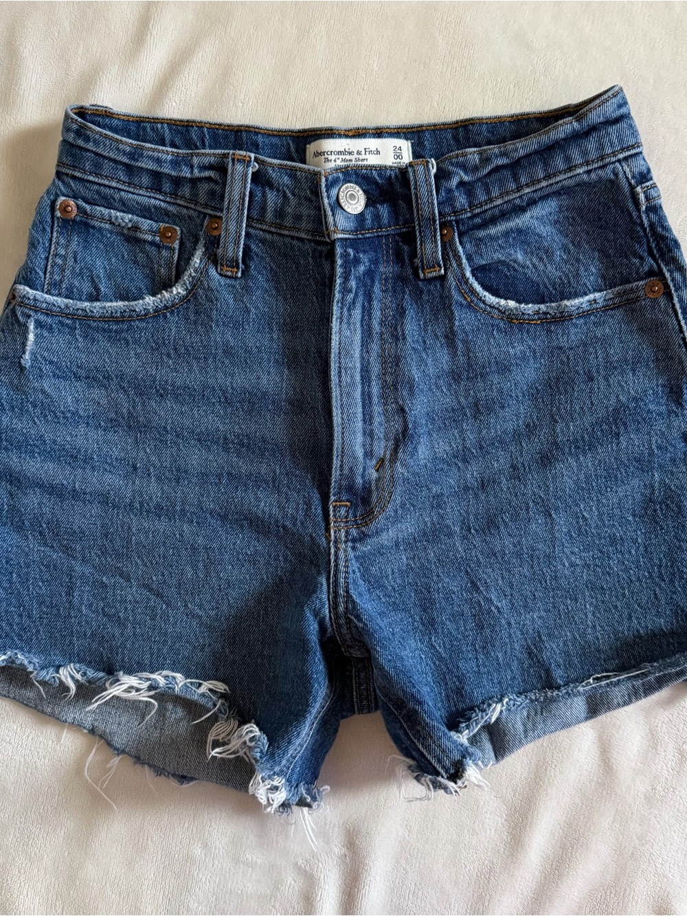 Abercrombie & Fitch High-Rise 4” Mom Short Curve Love